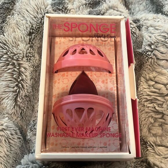 BNWT - THE MAKE UP ERASER THE SPONGE & CASE - MACHINE WASHABLE - Picture 2 of 4